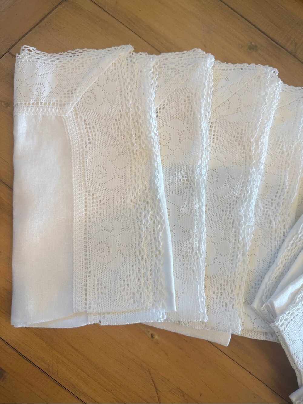 Set off 12 Vintage White Linen Napkins Lace Trim 20” Wedding Cottage Napkins